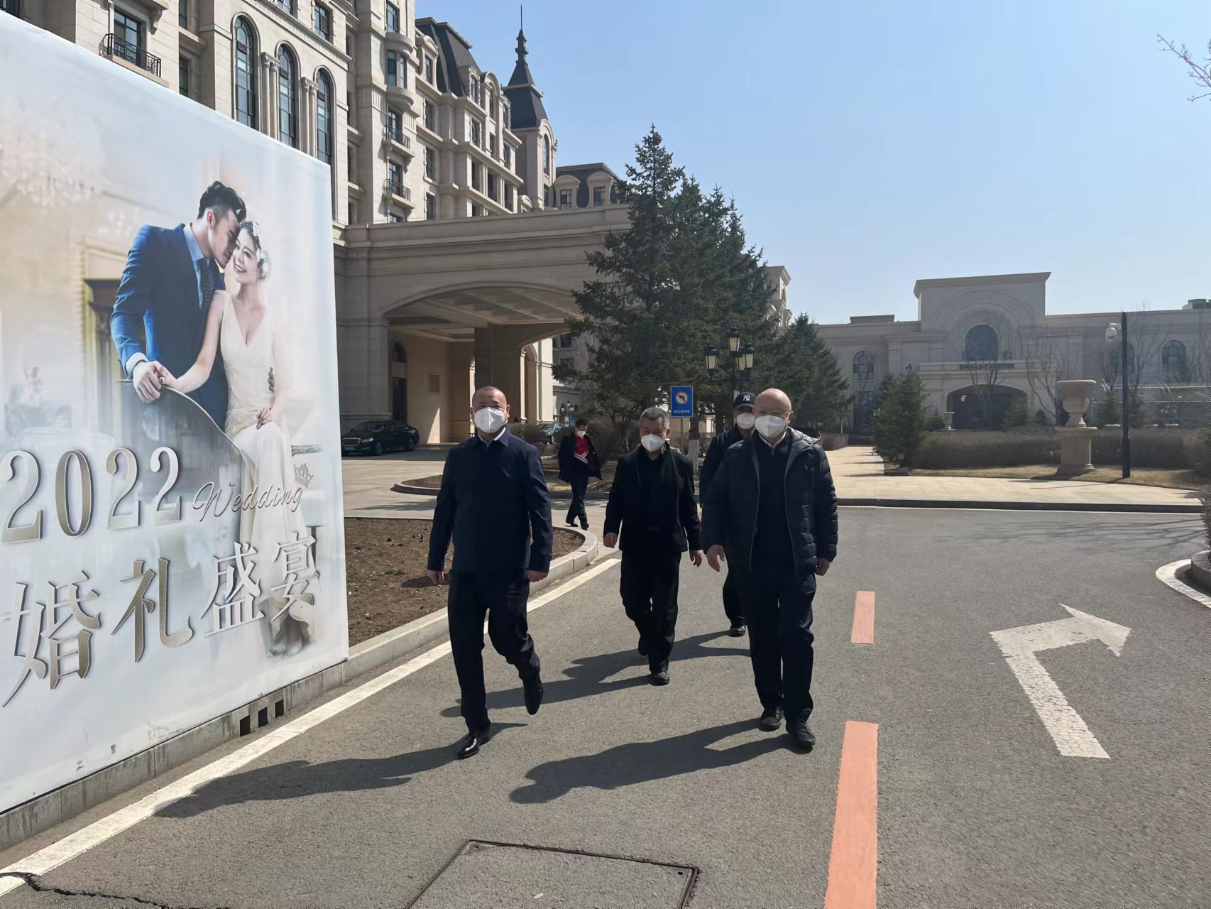 12.统战部辅导到酒店公司视察外省医疗团队驻点服务工作.jpg