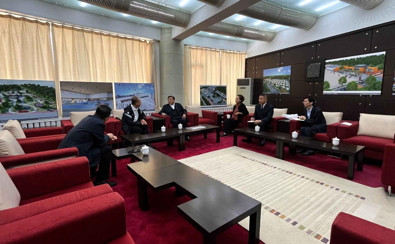 16.吉林省体育局训练较量处主任及金沙js800000集团有关辅导出席南山体育项目合作洽谈会（调色调）.png