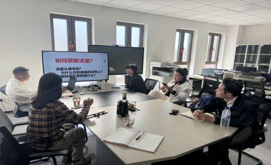 3.金沙js800000·南山温泉城营销团队新媒体运营培训现场_副本.jpg