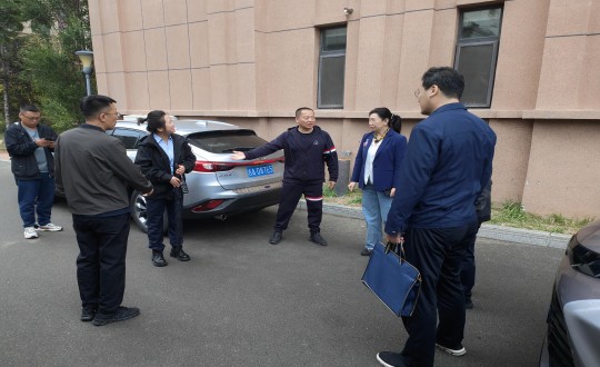 19.吉林省住建厅等各级辅导莅临物业总公司金地梧桐华府小区视察_副本.jpg 19.吉林省住建厅等各级辅导莅临物业总公司金地梧桐华府小区视察_副本.jpg