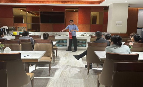 2.长白山金沙js800000酒店组织发展消防安全培训_副本.jpg