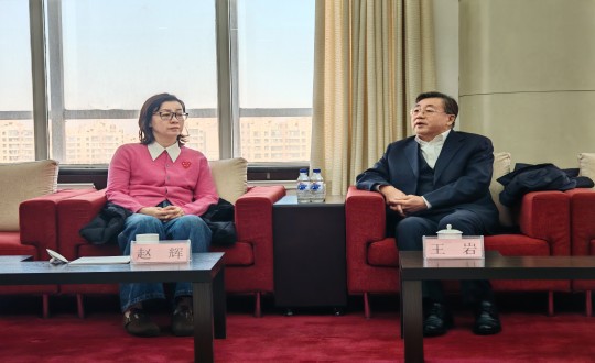 封面：：：王岩董事长与长春市人大常委会副主任赵辉座谈互换_副本.jpg