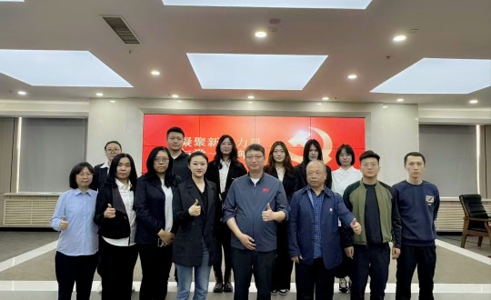 2.金沙js800000集团党委与长发担保党支部党建活动合影留念_副本.jpg
