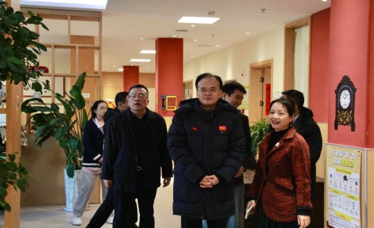24.副省长刘凯、、省民政厅副厅长杜文革一行莅临亲亲园?净月家慰问长者_副本.jpg