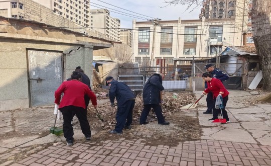 5.物业总公司敦化项目组织工作人员走进无物业小区发展大排除活动_副本.jpg